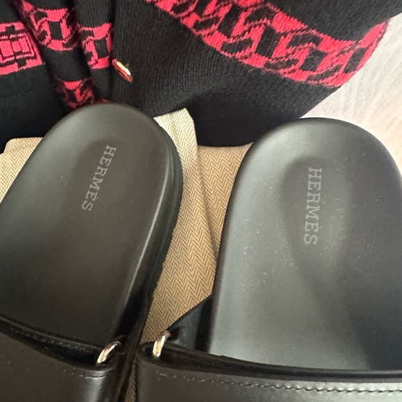 BNIB Hermes Chypre Sandals / black (noir) / size 39 - Picture 4 of 4